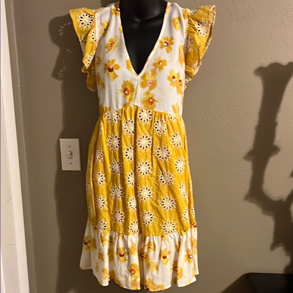 Melloday Floral Yellow and White V Dress